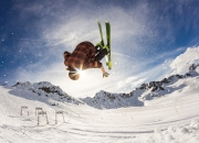 开云APP-小贾伦持续制造杀伤，雄鹿强势晋级快船，新星崛起与冠军底蕴的碰撞