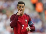 开云足球直播-北欧寒冰对阵地中海暖阳，苏亚雷斯数据全面爆炸，诠释现代前锋的终极形态