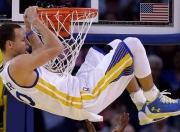 开云官方app入口-当爵士乐响彻季后赛，强势晋级背后的篮球哲学