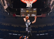 开云足球直播-青岛队轻取火箭，王哲林刷新纪录，一场胜利与一个时代的印记