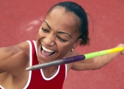 开云在线直播-赛道上的新星与夜幕下的传奇，霍勒迪如何点燃F1揭幕战之夜