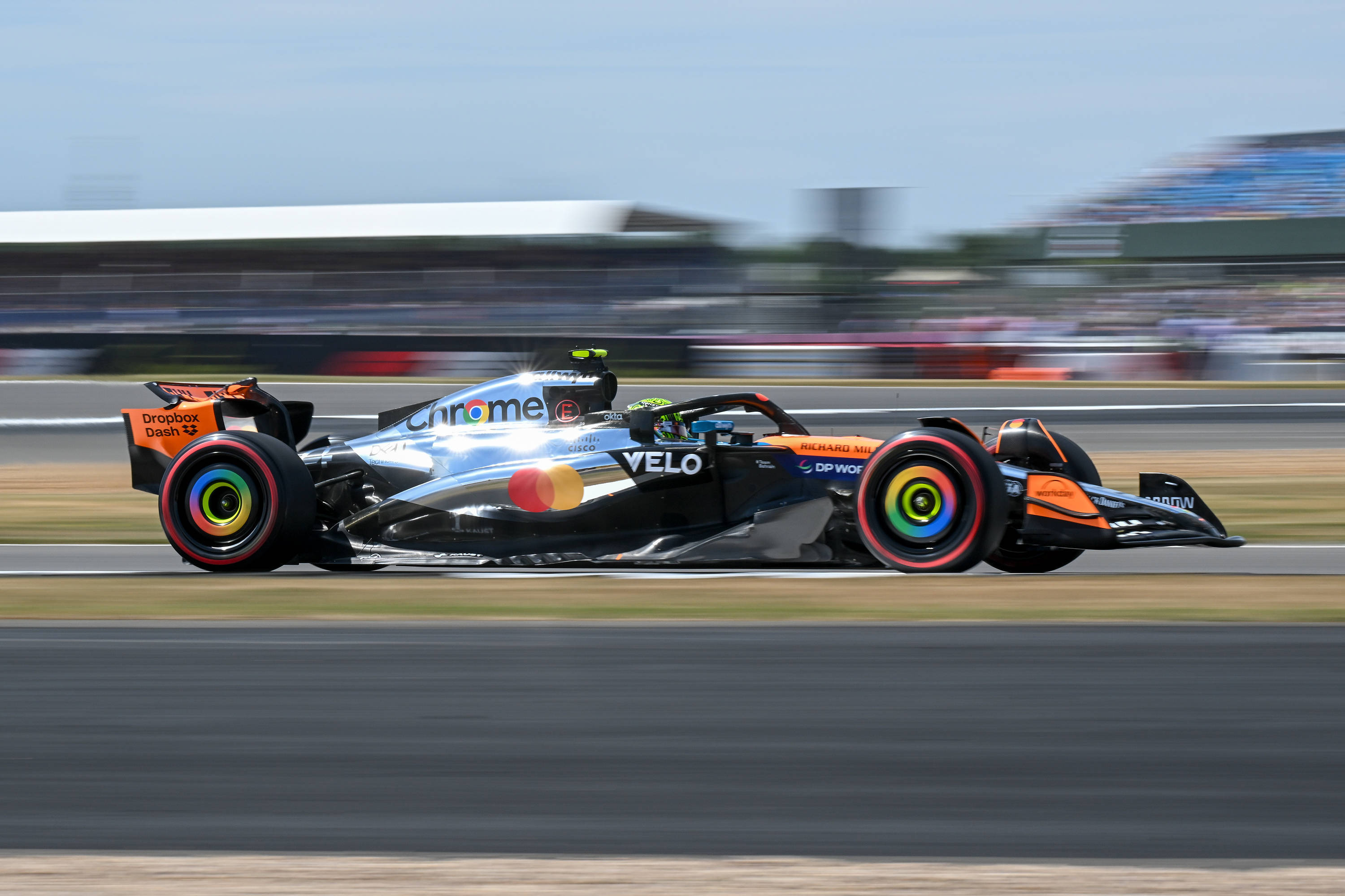 哈斯车队翻盘梅赛德斯，皮亚斯特里高光表现的简单介绍