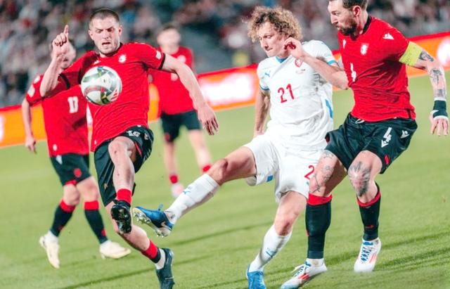 格鲁吉亚队在欧国联赛中大获奇胜