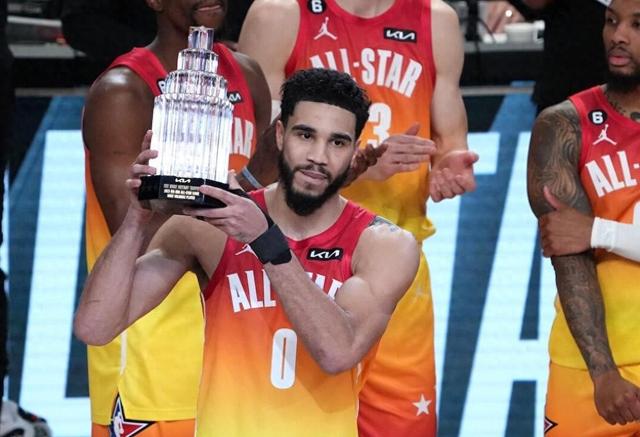 包含瓦伦西亚传奇：球星大腿受伤的词条