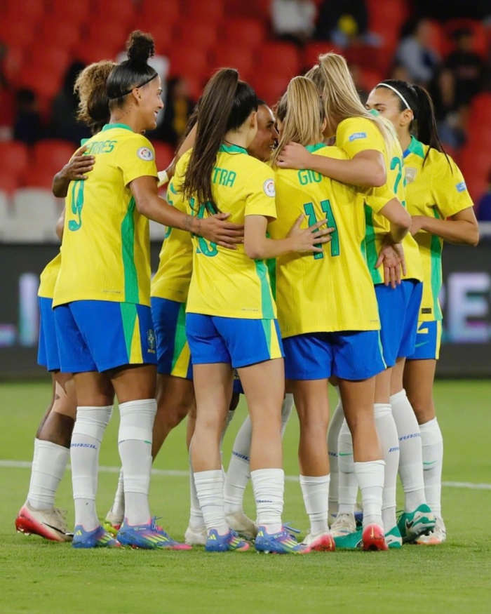 巴西女足惨败，无缘世界杯四强的简单介绍