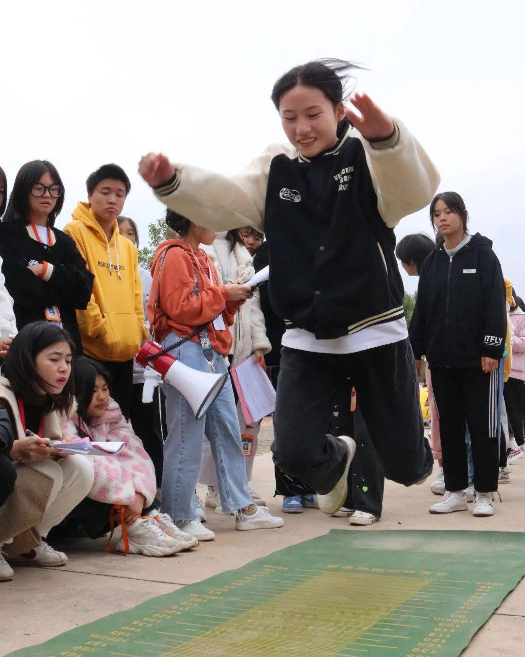 关于精彩一刻扣人心弦，世界瞩目的信息