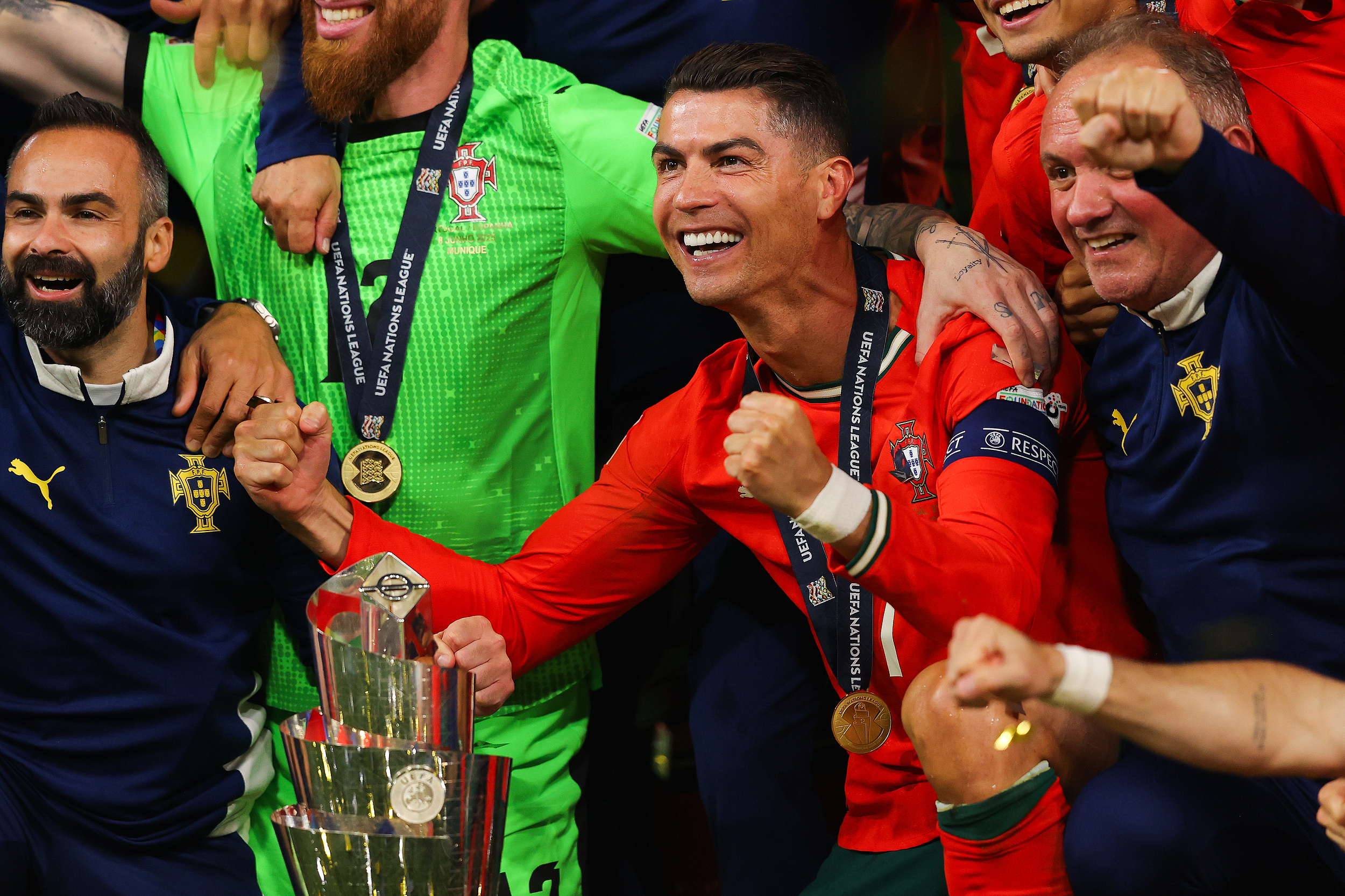 包含欧洲国家队角逐欧国联赛资格,瞄准胜利的词条 包含欧洲国家队角逐欧国联赛资格,瞄准胜利的词条