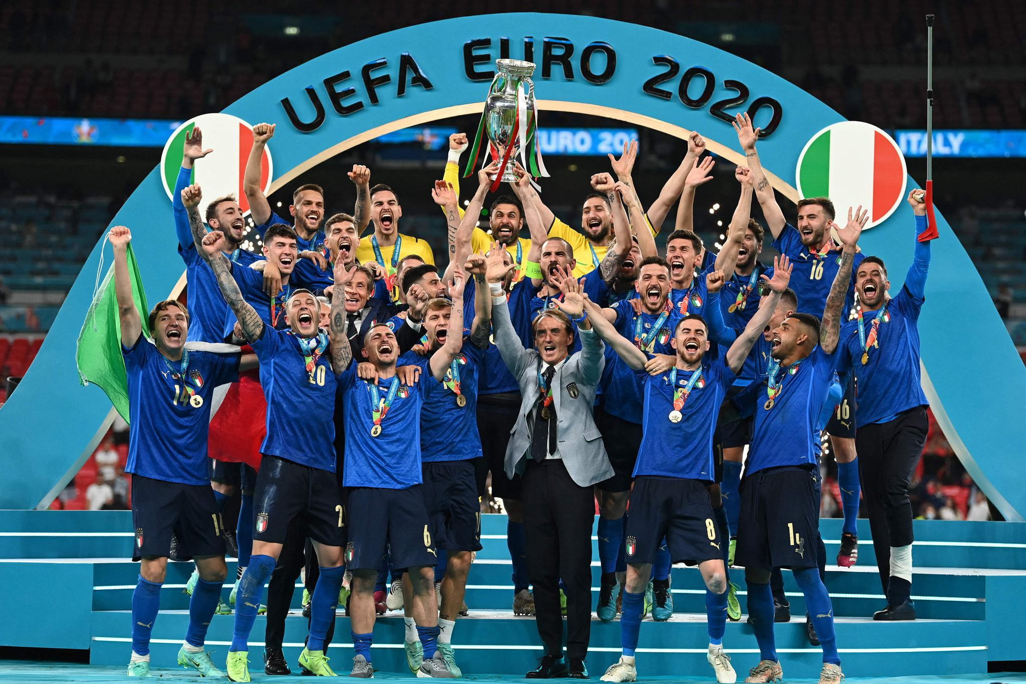 包含意大利国家队成功晋级，一步迈向欧洲之巅的词条