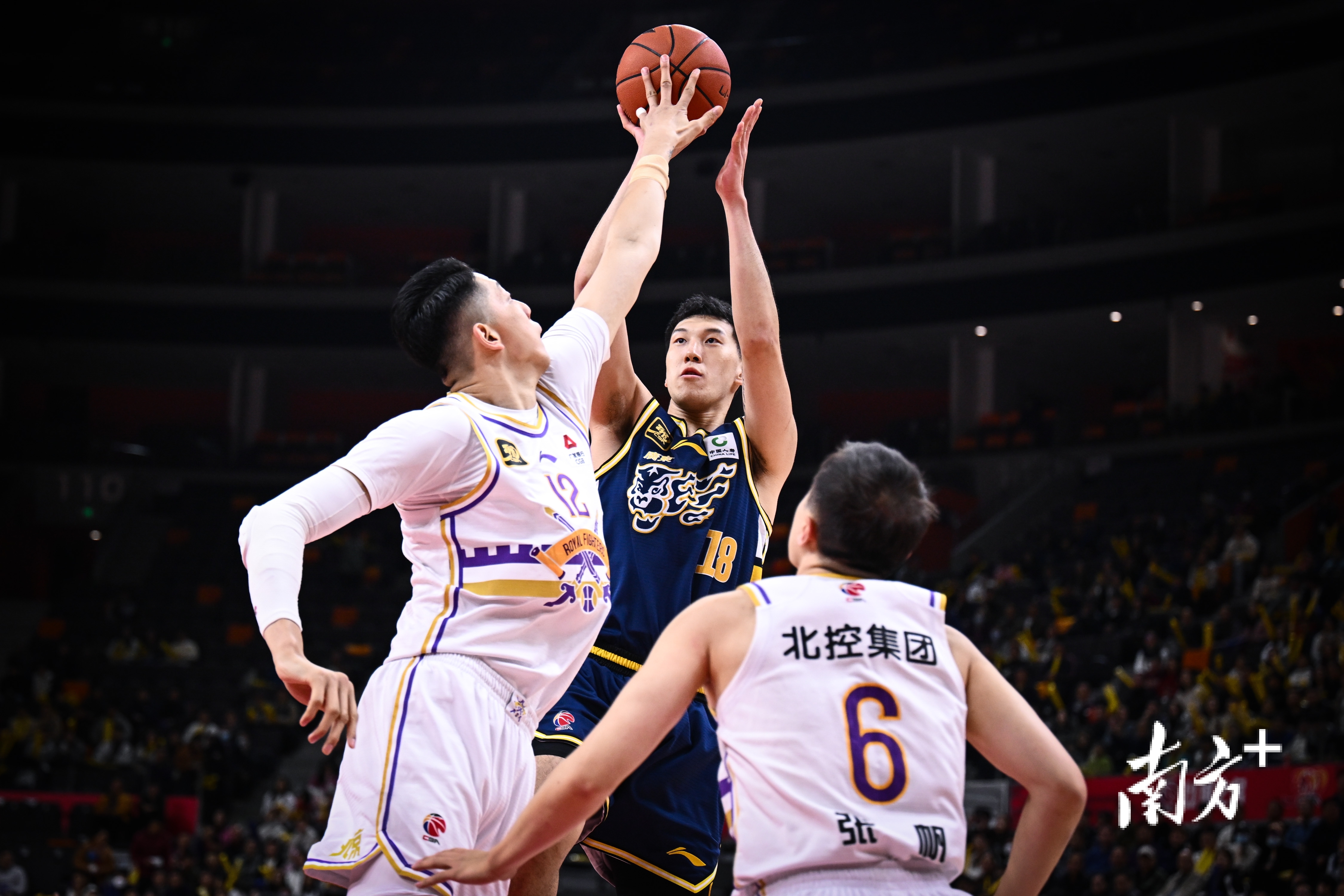 包含广东队全场发挥亮眼，轻松取得胜利的词条