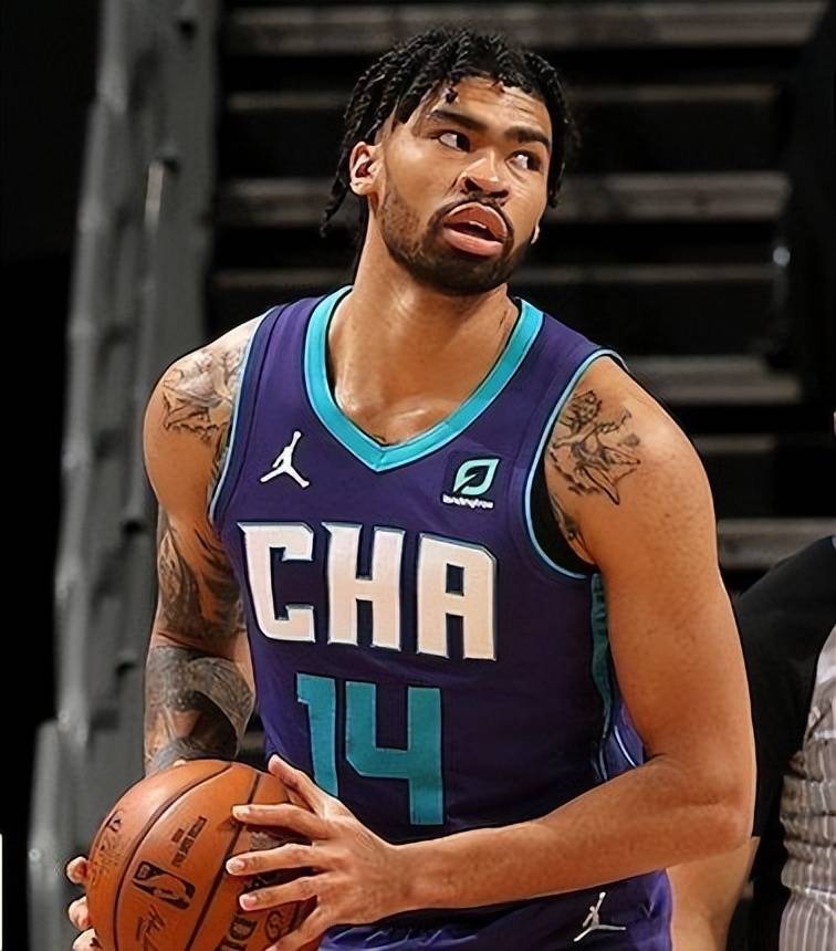 关于黄蜂力挫太阳,勒夫独得关键分的信息 关于黄蜂力挫太阳,勒夫独得关键分的信息