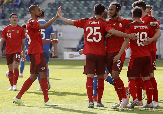 关于红牛二队绝杀迈凯伦，拉塞尔状态火热的信息