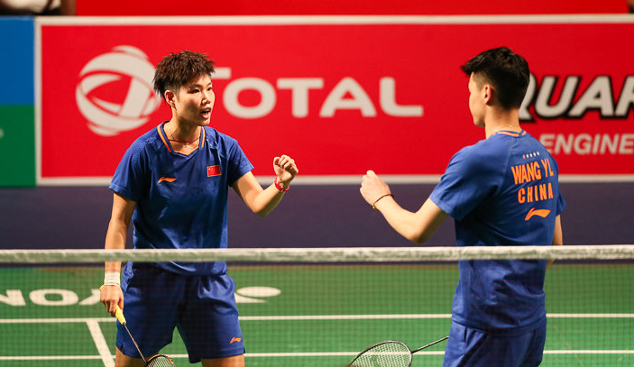 包含马来西亚队力克印尼队，黄鸭组合统治全场的词条