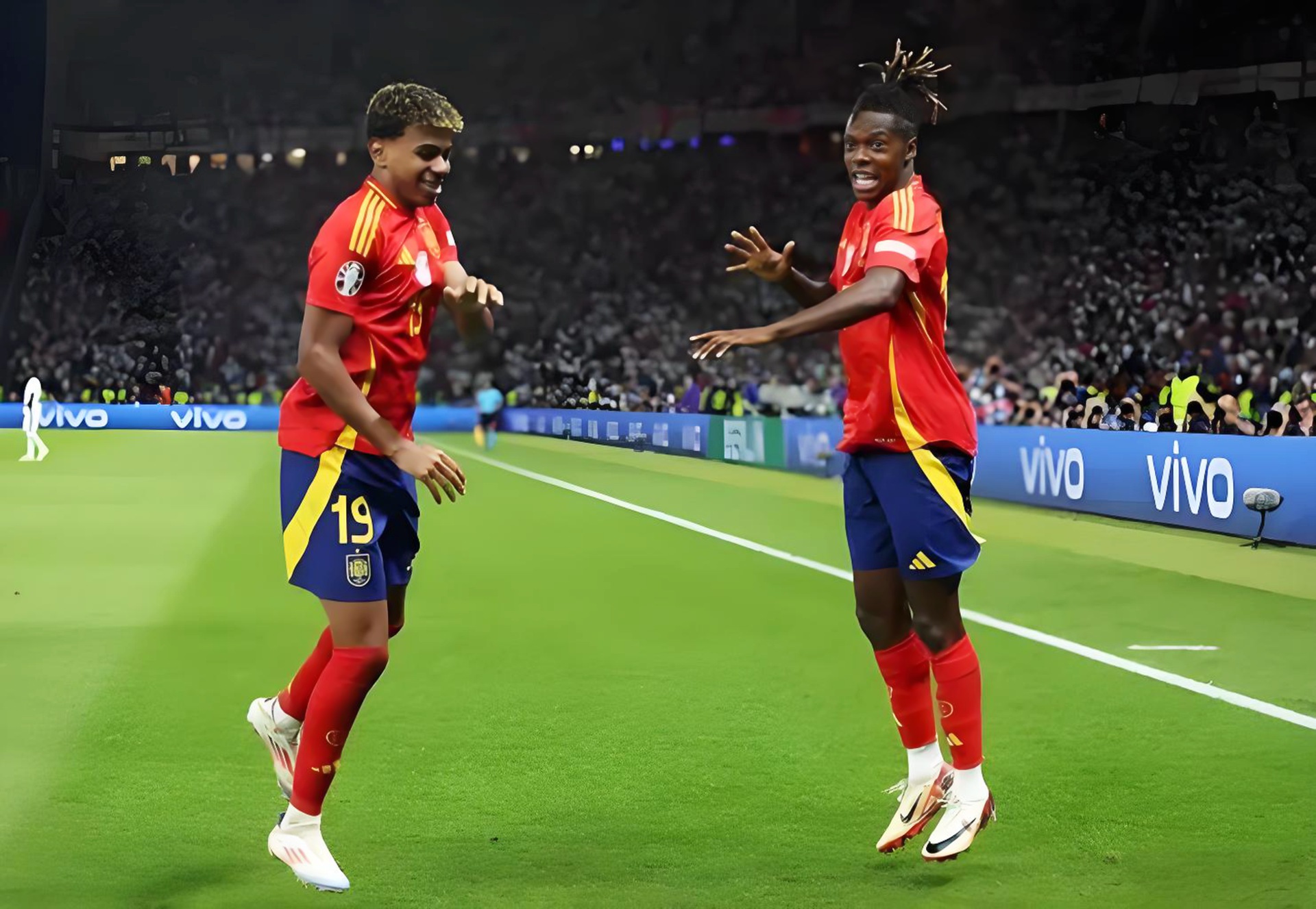 包含巴黎逆转马德里竞技，马夏尔统治全场的词条