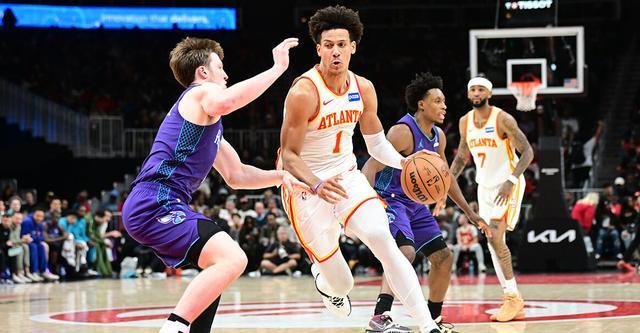 土耳其男篮强势黄蜂，杰伦·布朗送出助攻的简单介绍