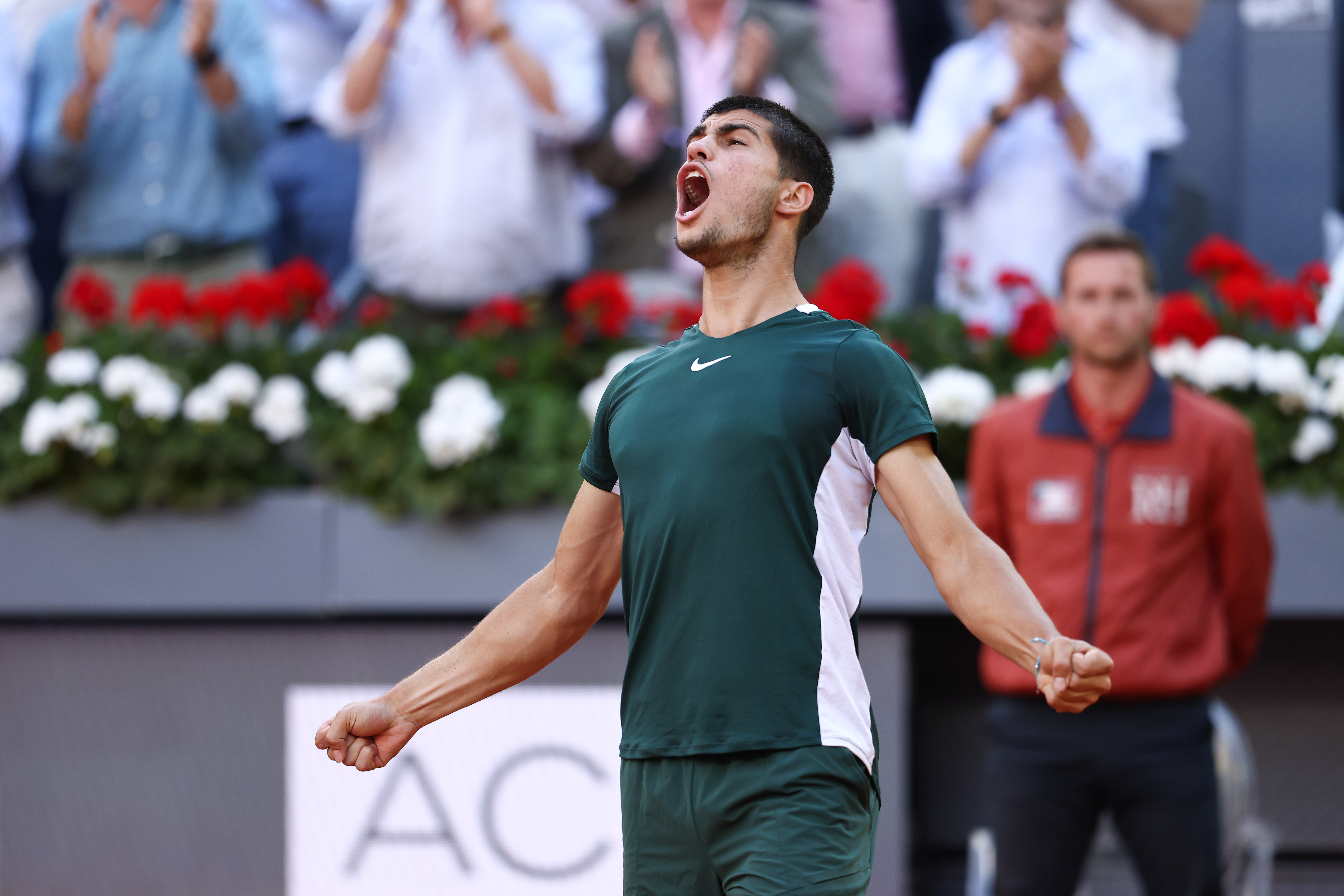 包含西班牙网球队强势法国网球队，阿尔卡拉斯惊艳世界的词条