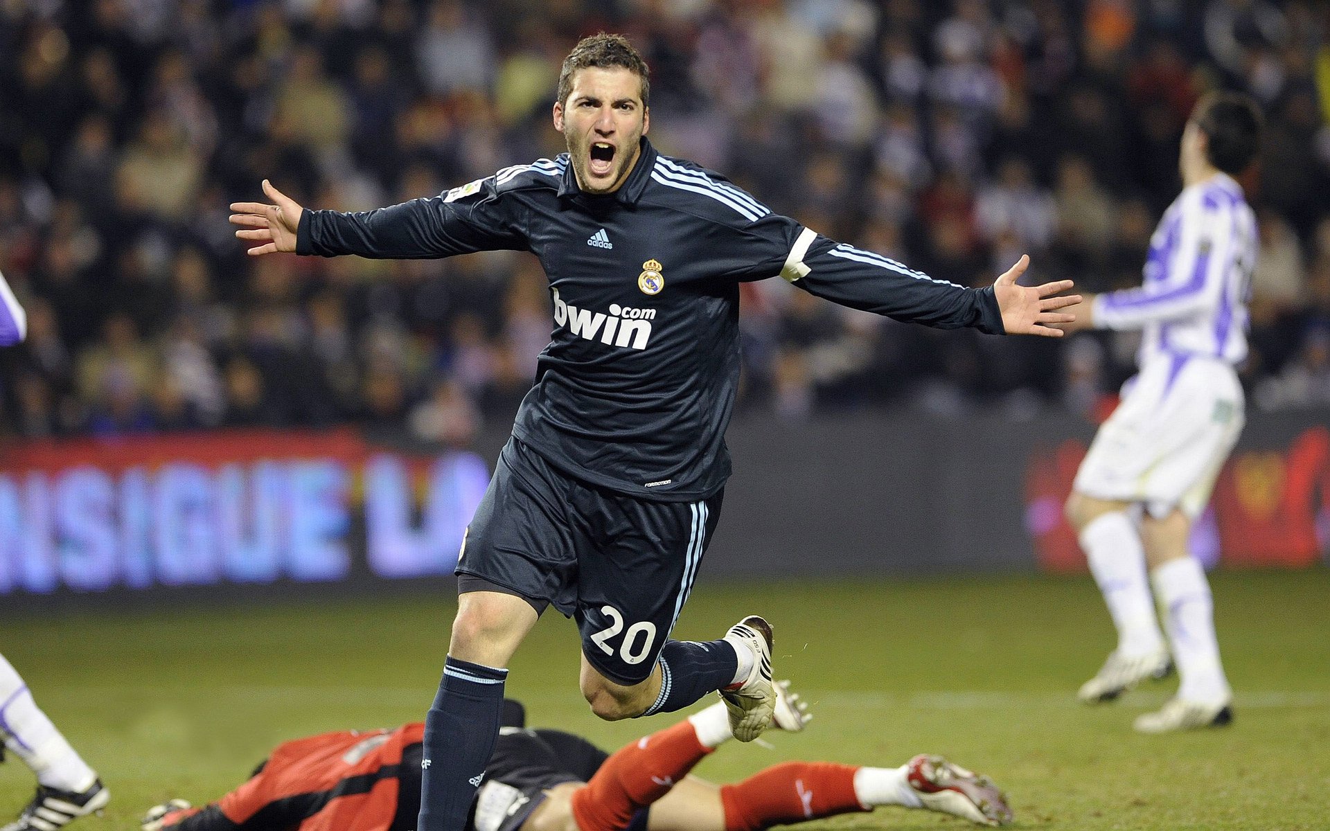 从圣西罗的阴影到伯纳乌的聚光灯，特奥·埃尔南德斯如何用一场欧冠半决赛完成自我正名