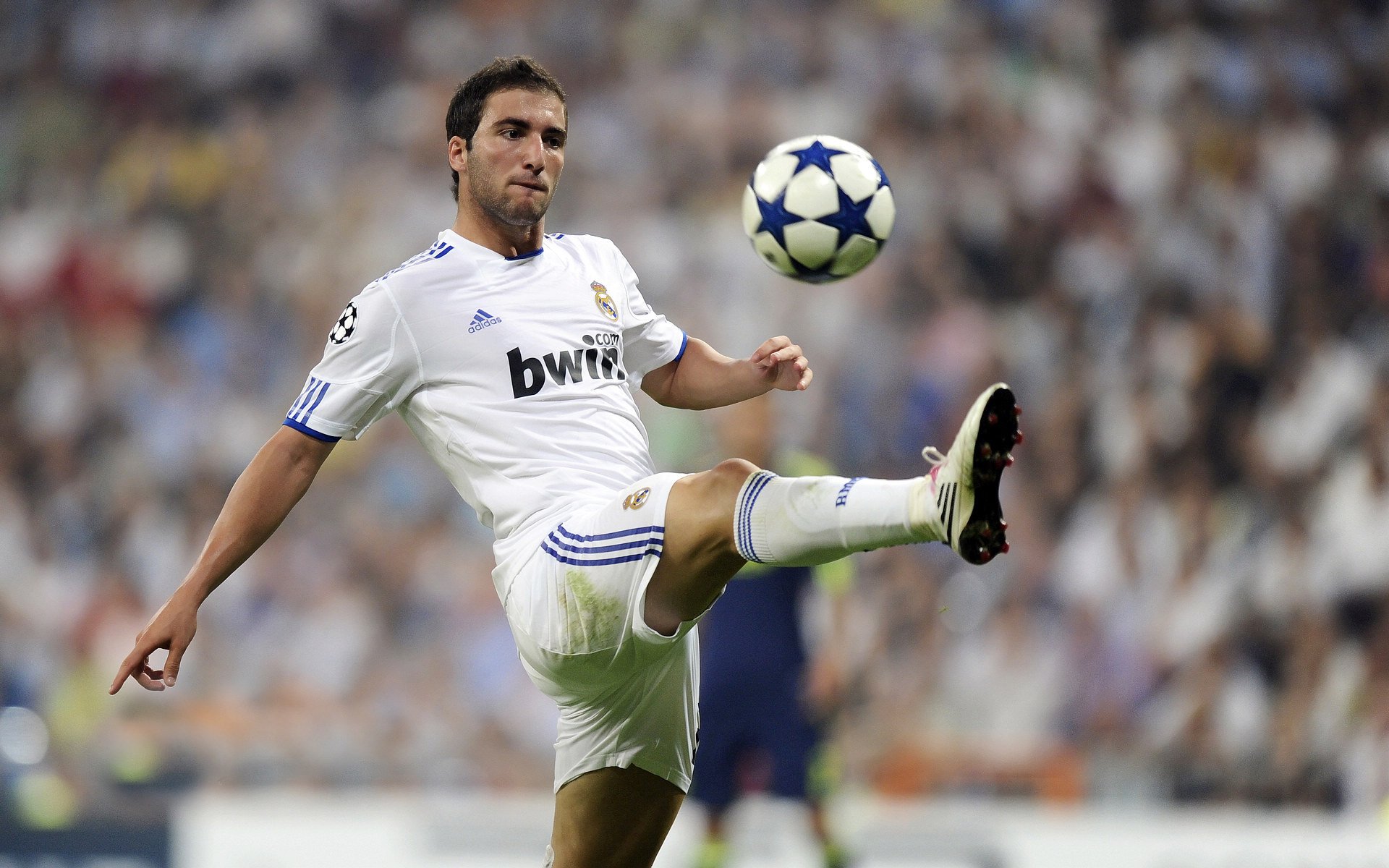 绿茵场上的逆转与羽球场上的高光,德国足球与安赛龙的胜利交响