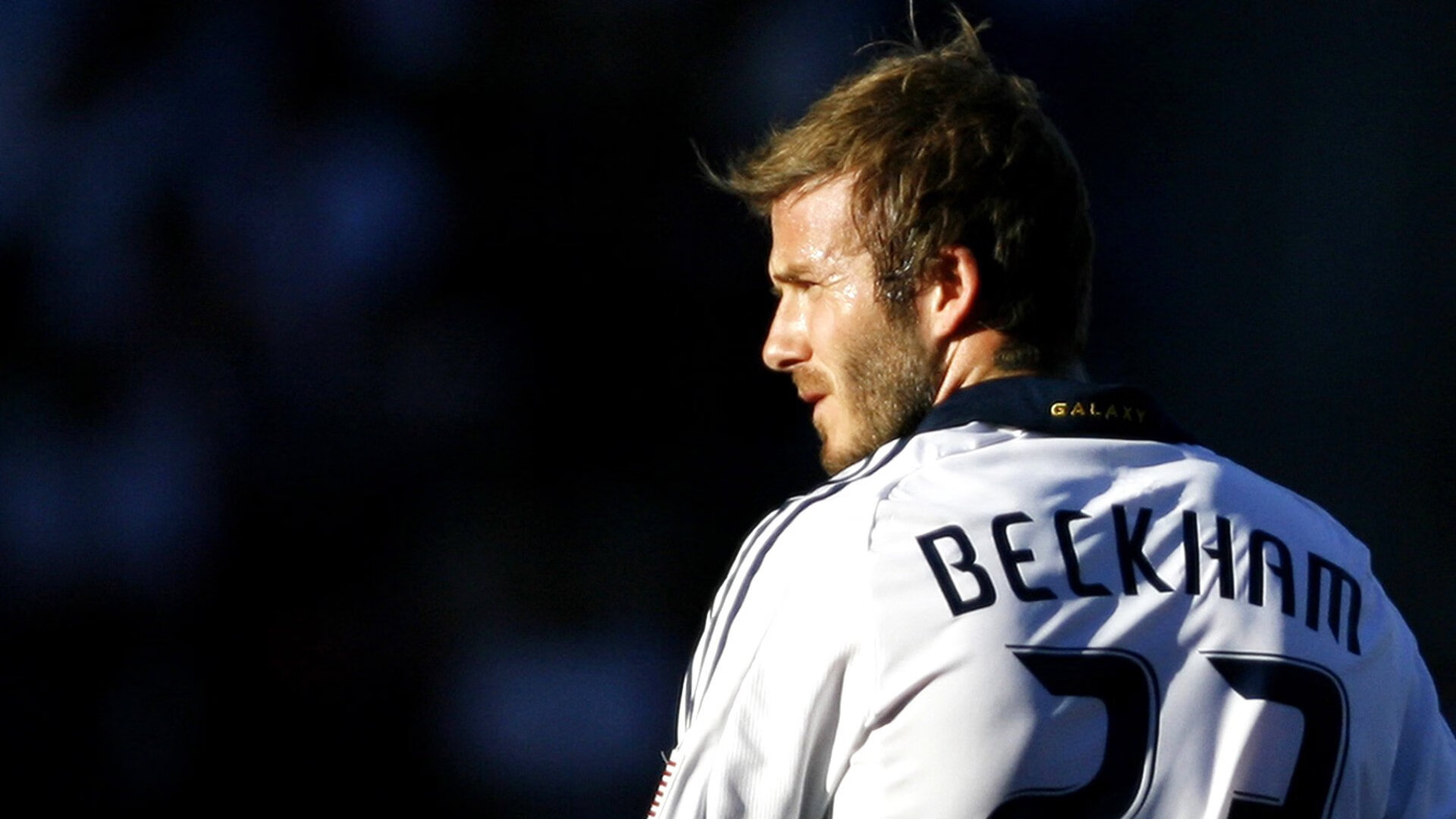 王者之姿，斯瓦泰克的决胜盘宣言，多伦多盛夏里最冷峻的一抹红